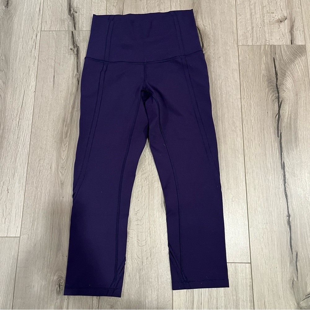 Lululemon Wunder Under Leggings size 6 22” inseam